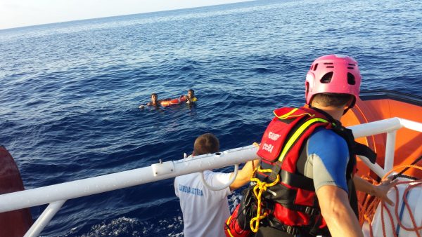 Italie : un nouveau décret entrave les opérations de sauvetage en mer des ONG - Vues d'Europe